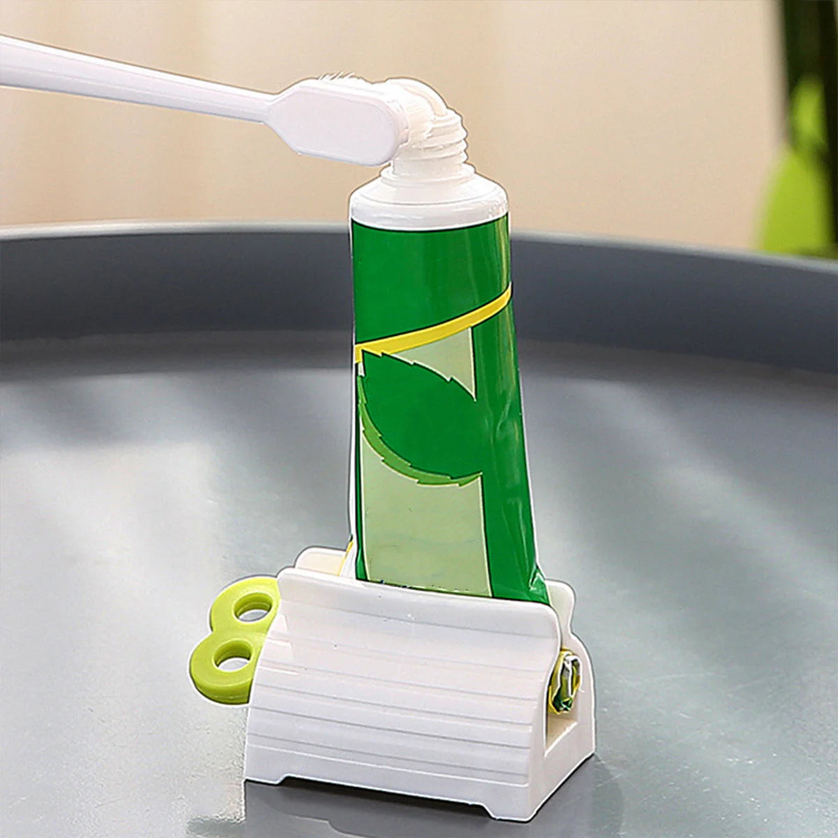 Efficient and Hassle-Free Toothpaste Tube Squeezer for a Smooth and Comfortable Brushing Experience